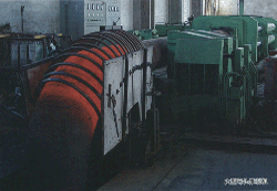 大型弯头推制机